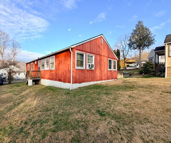106 State Square, Cumberland, KY 40823