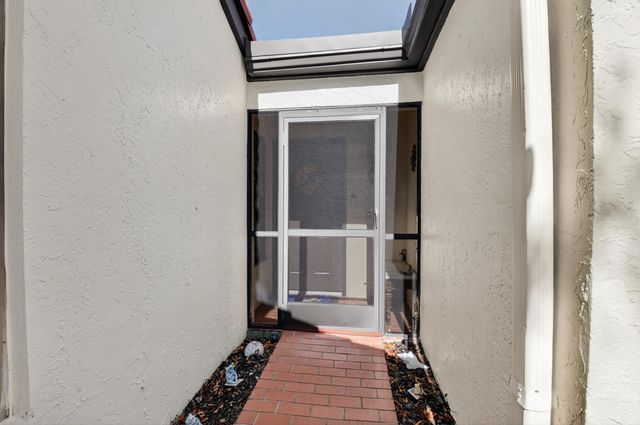 5893 Sunswept Lane B, Boynton Beach, FL 33437