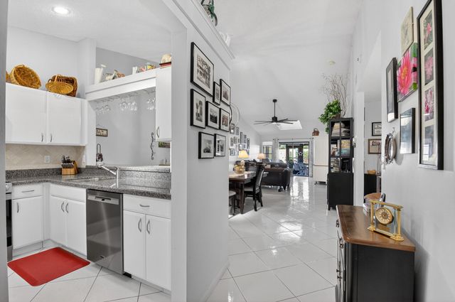 5893 Sunswept Lane B, Boynton Beach, FL 33437
