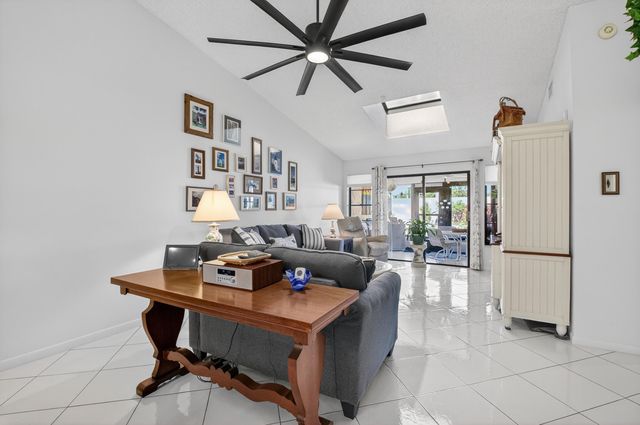 5893 Sunswept Lane B, Boynton Beach, FL 33437