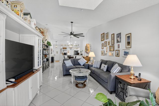 5893 Sunswept Lane B, Boynton Beach, FL 33437
