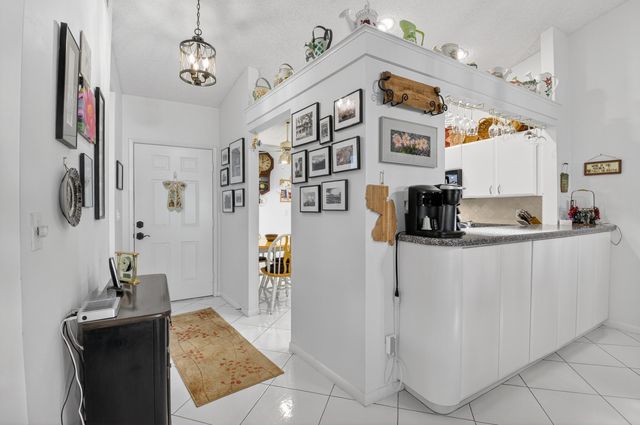 5893 Sunswept Lane B, Boynton Beach, FL 33437