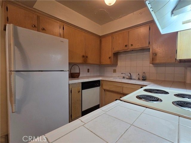 913 Victor 5, Inglewood, CA 90302