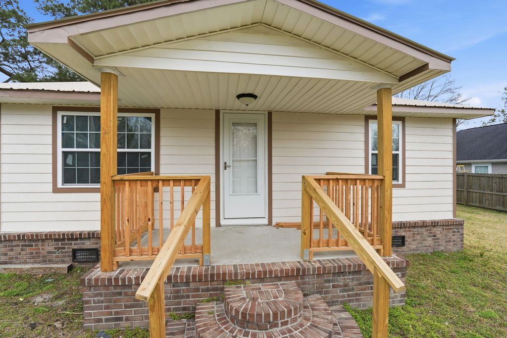 Image 4 of property listing at 104 O'Carroll Street, Moncks Corner, SC 29461