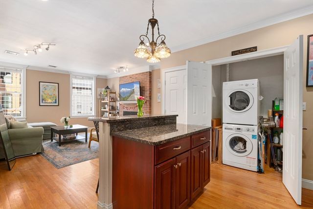 371 Hanover St 2, Boston, MA 02113