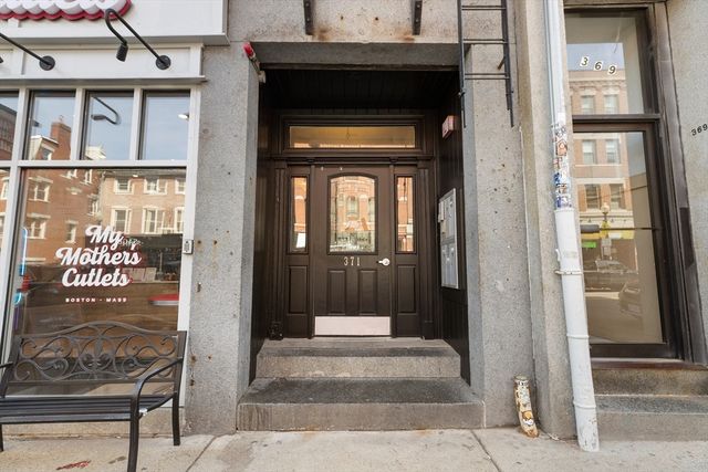371 Hanover St 2, Boston, MA 02113