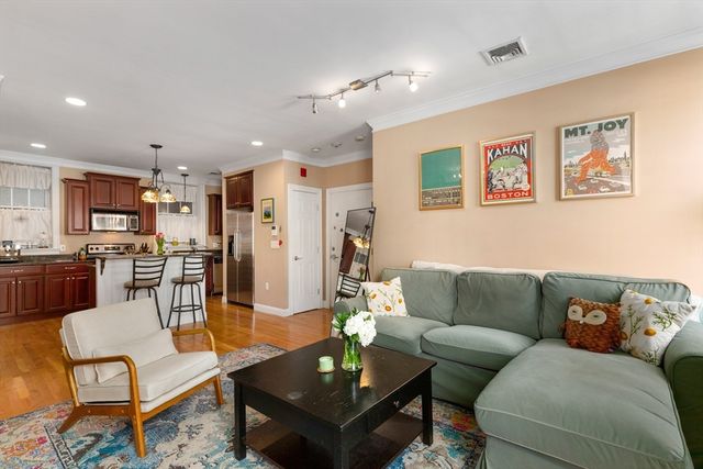 371 Hanover St 2, Boston, MA 02113