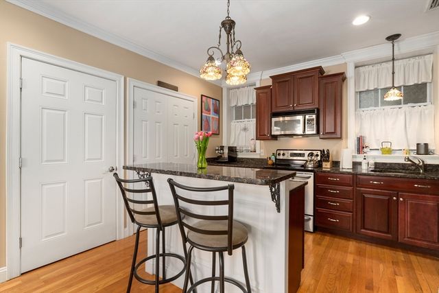 371 Hanover St 2, Boston, MA 02113