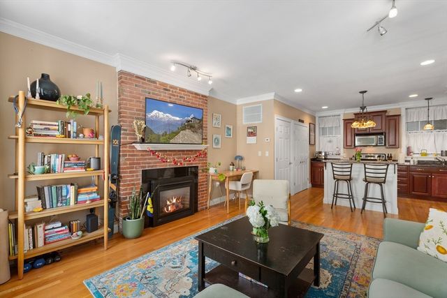 371 Hanover St 2, Boston, MA 02113