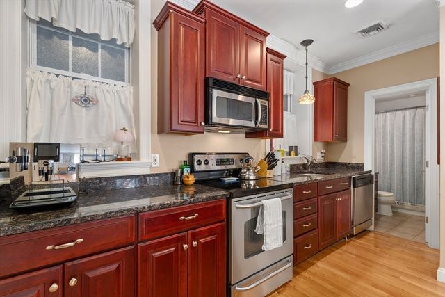 371 Hanover St 2, Boston, MA 02113