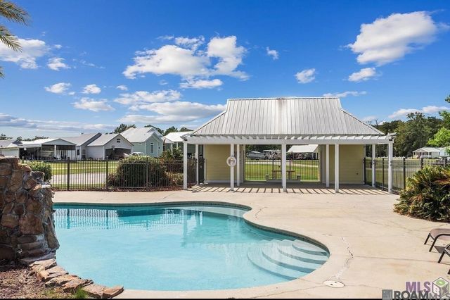 26265 Riverscape Dr, Springfield, LA 70462