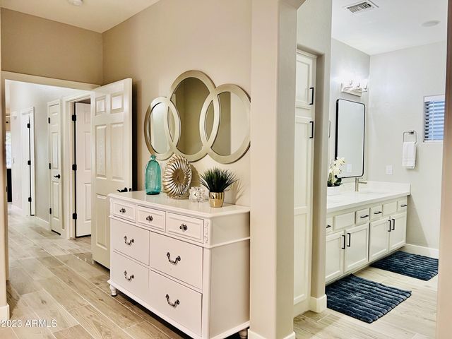 492 E RAINBOW Drive, Chandler, AZ 85249