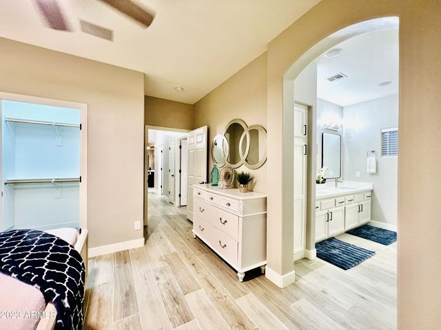 492 E RAINBOW Drive, Chandler, AZ 85249