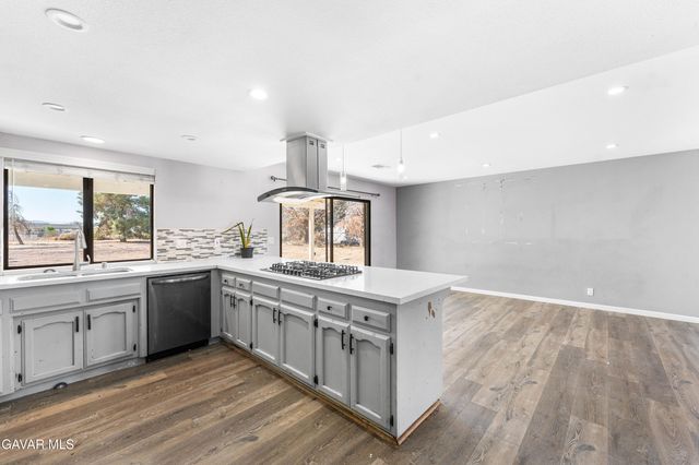 3322 E Avenue H, Lancaster, CA 93535