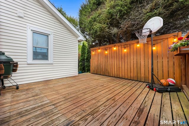 85 Woodbury Avenue, Stamford, CT 06907