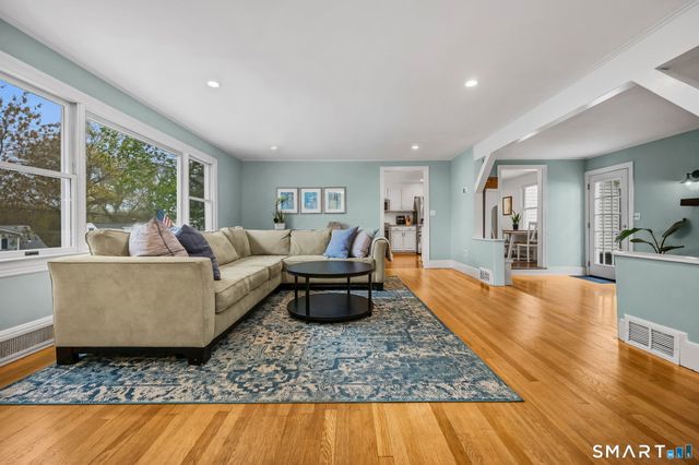 85 Woodbury Avenue, Stamford, CT 06907