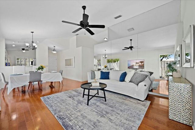 28 Governors Court, Palm Beach Gardens, FL 33418