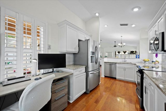 28 Governors Court, Palm Beach Gardens, FL 33418