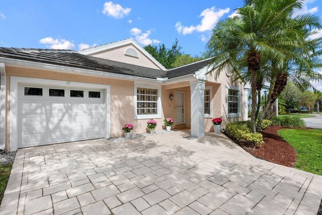 28 Governors Court, Palm Beach Gardens, FL 33418