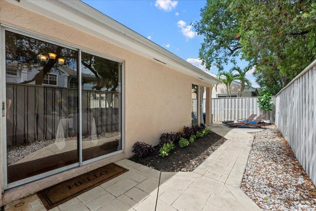 28 Governors Court, Palm Beach Gardens, FL 33418