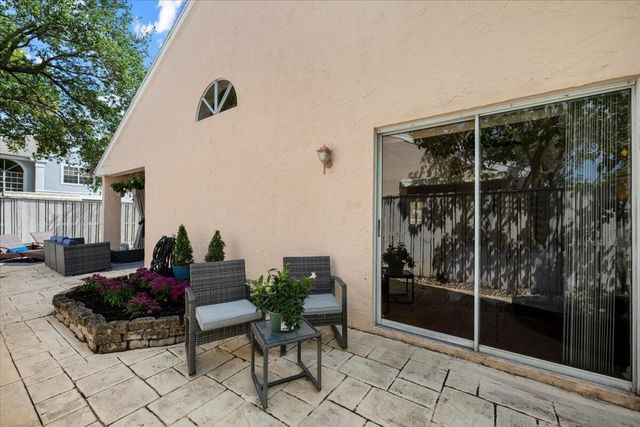28 Governors Court, Palm Beach Gardens, FL 33418