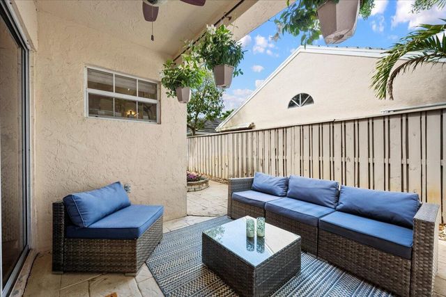 28 Governors Court, Palm Beach Gardens, FL 33418