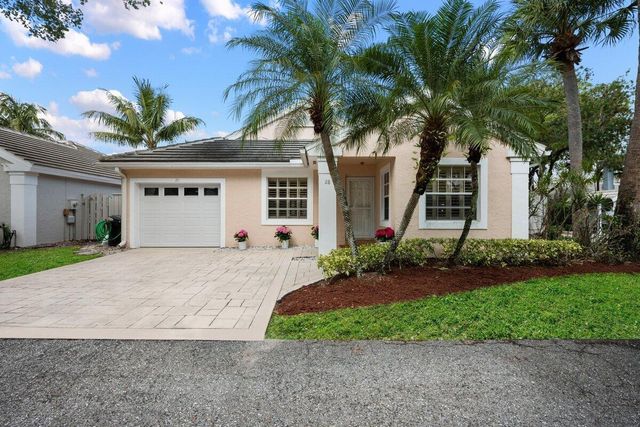 28 Governors Court, Palm Beach Gardens, FL 33418