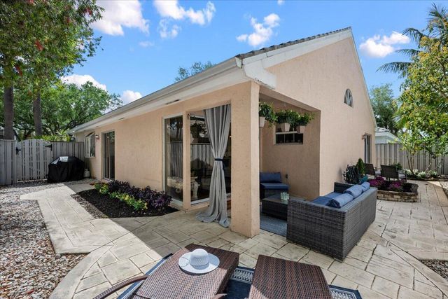 28 Governors Court, Palm Beach Gardens, FL 33418