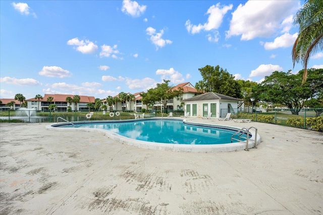 28 Governors Court, Palm Beach Gardens, FL 33418