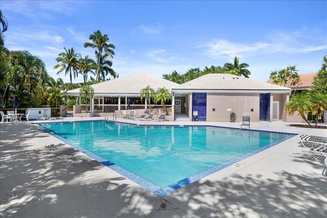 28 Governors Court, Palm Beach Gardens, FL 33418