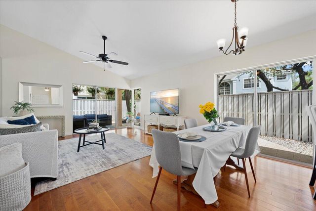 28 Governors Court, Palm Beach Gardens, FL 33418