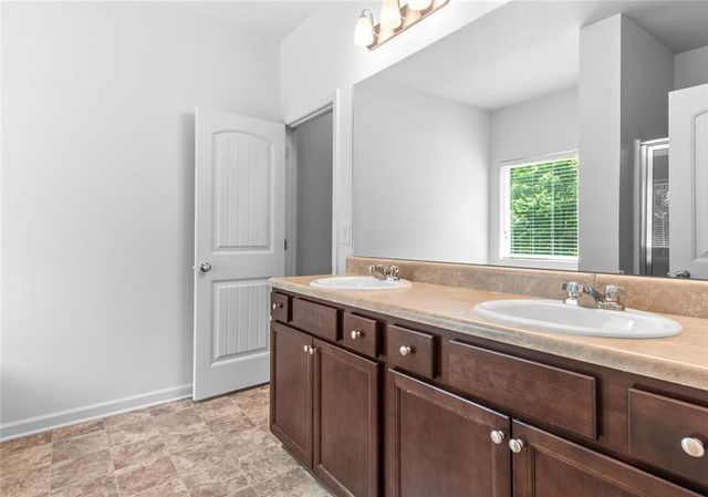 1061 Blind Brook Circle, Hoschton, GA 30548