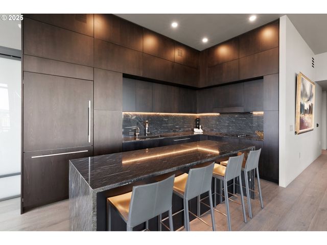 1410 Nw KEARNEY St 1111, Portland, OR 97209