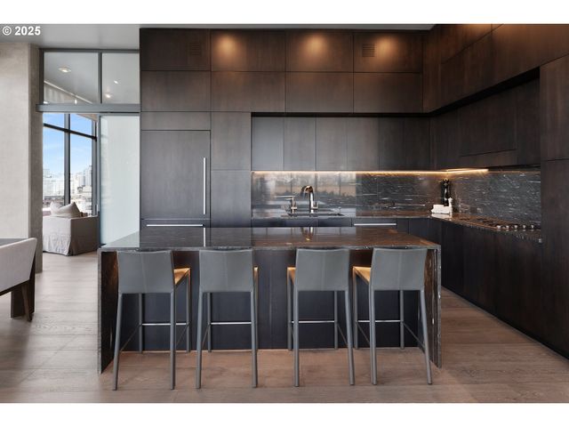 1410 Nw KEARNEY St 1111, Portland, OR 97209