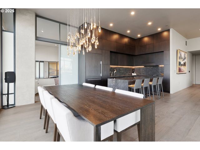 1410 Nw KEARNEY St 1111, Portland, OR 97209