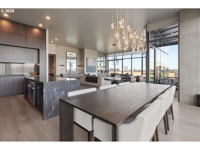 1410 Nw KEARNEY St 1111, Portland, OR 97209