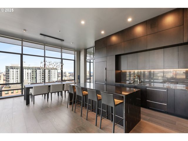 1410 Nw KEARNEY St 1111, Portland, OR 97209