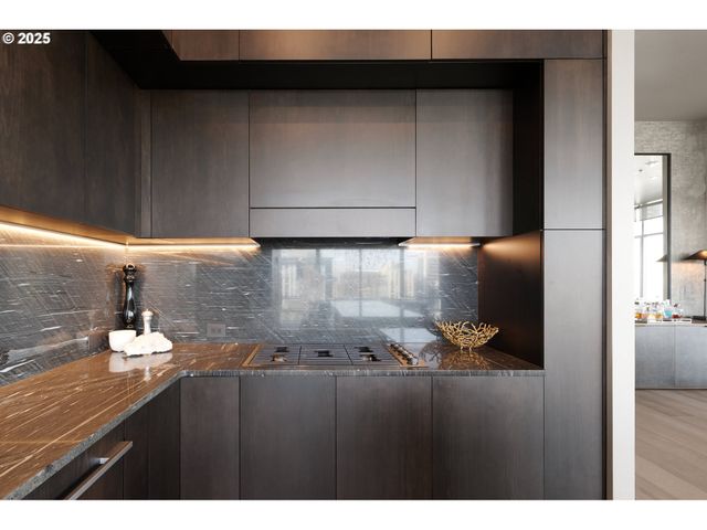 1410 Nw KEARNEY St 1111, Portland, OR 97209