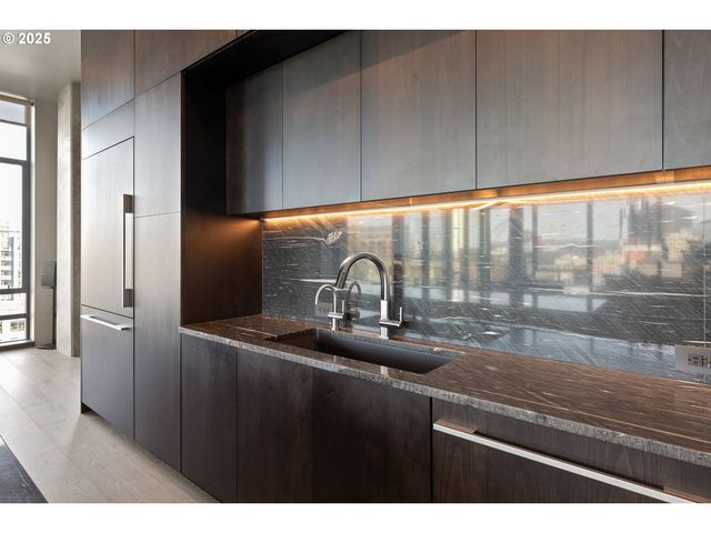 1410 Nw KEARNEY St 1111, Portland, OR 97209