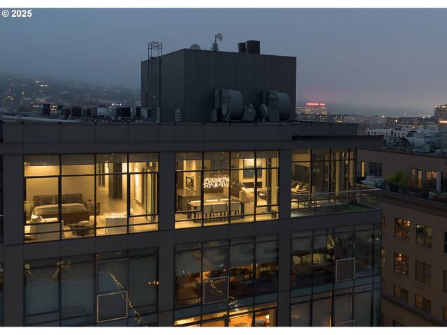 1410 Nw KEARNEY St 1111, Portland, OR 97209