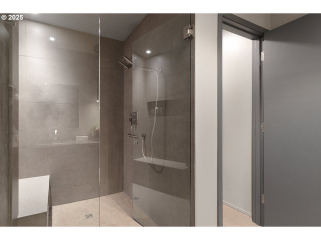 1410 Nw KEARNEY St 1111, Portland, OR 97209