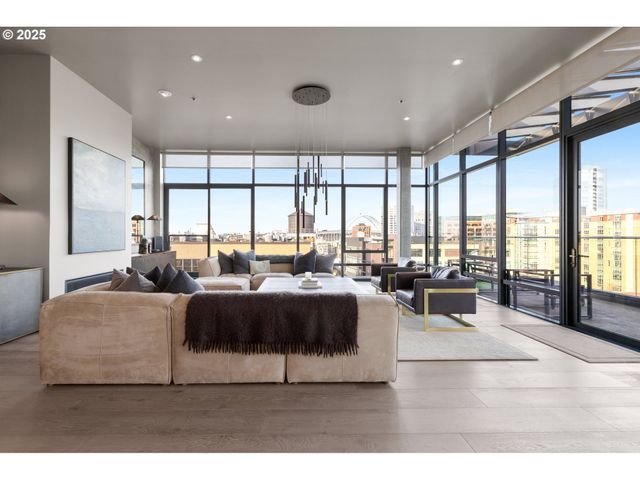 1410 Nw KEARNEY St 1111, Portland, OR 97209