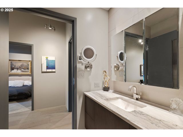 1410 Nw KEARNEY St 1111, Portland, OR 97209