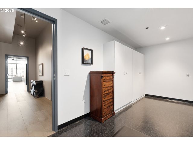 1410 Nw KEARNEY St 1111, Portland, OR 97209