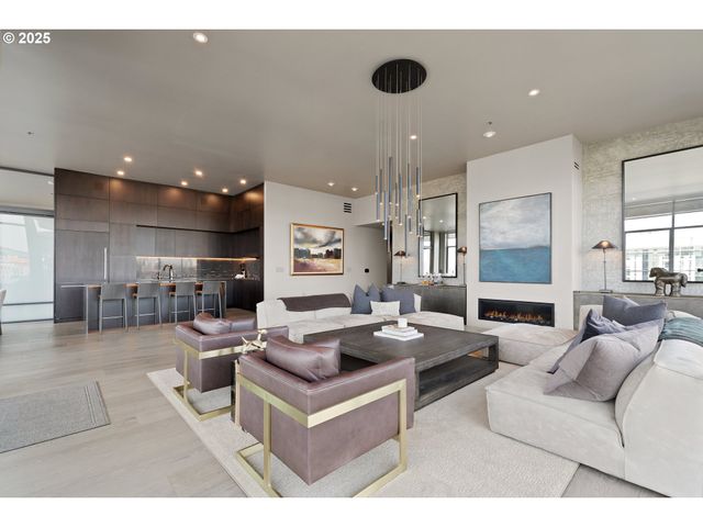 1410 Nw KEARNEY St 1111, Portland, OR 97209