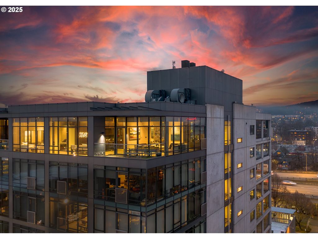 1410 Nw KEARNEY St 1111, Portland, OR 97209