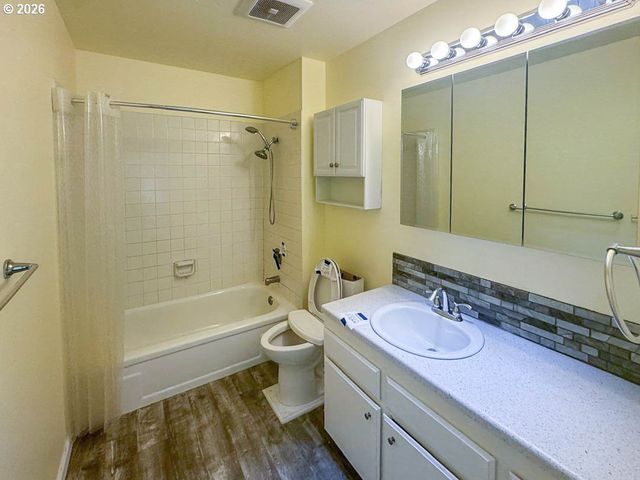 1572 Nw TANASBROOK Ct, Beaverton, OR 97006