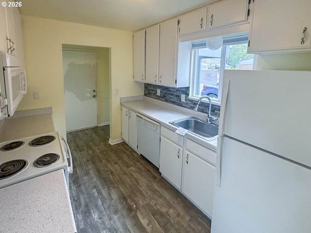 1572 Nw TANASBROOK Ct, Beaverton, OR 97006