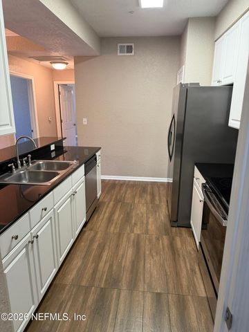 8539 GATE Parkway W 424, Jacksonville, FL 32216