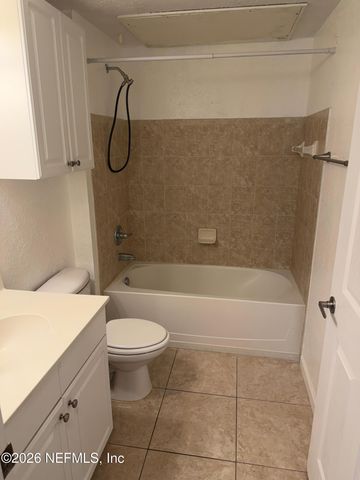 8539 GATE Parkway W 424, Jacksonville, FL 32216